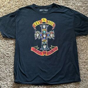 Men’s very good xlarge guns and roses tshirt